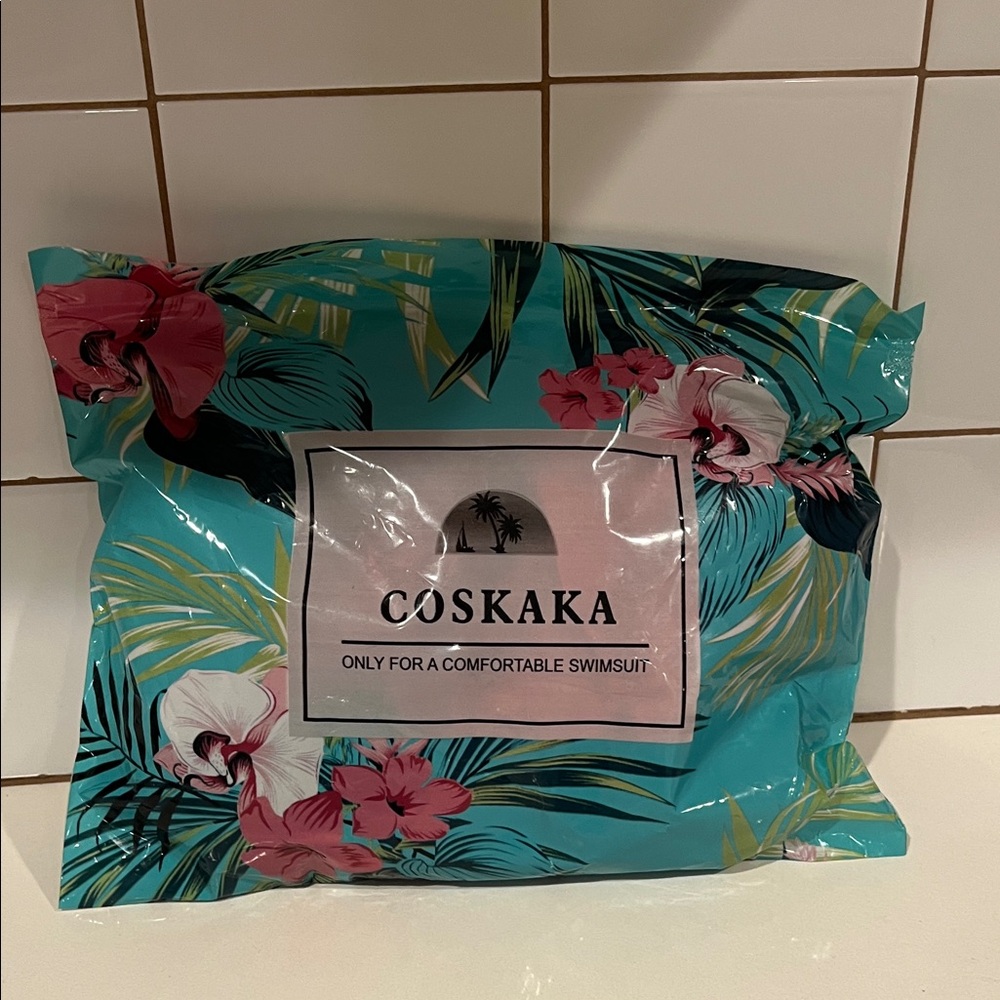 Coskaka Women’s Two Piece Red and Black Polka Dot. Bathing Suit Size Large NWT